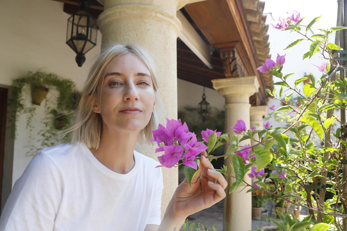 La artista floral Coyote Flowers
