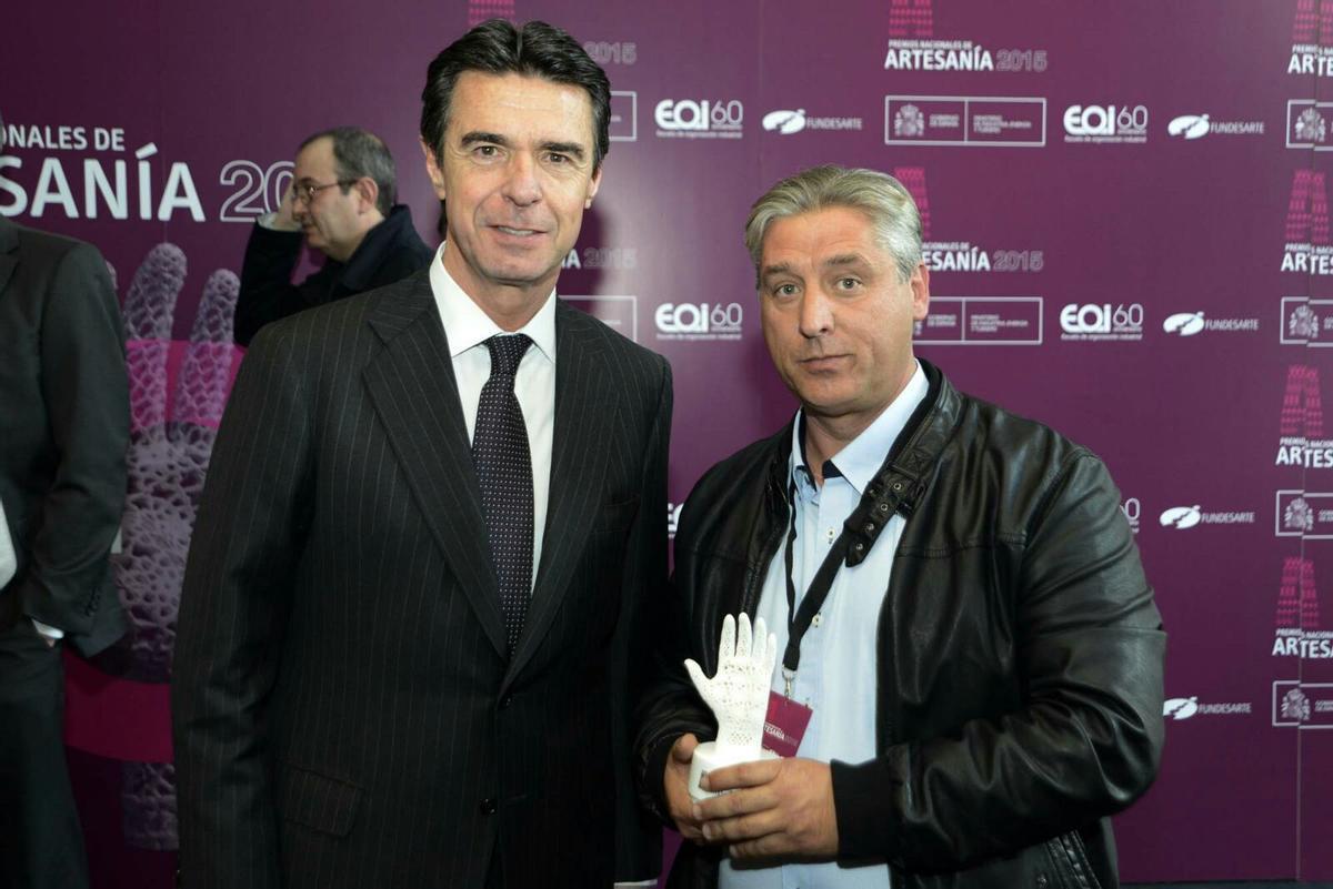 .José Manuel Soria amb Joan Oliver, l’any 2013 , quan aquest va guanyar el Premi Nacional d’Artesania.