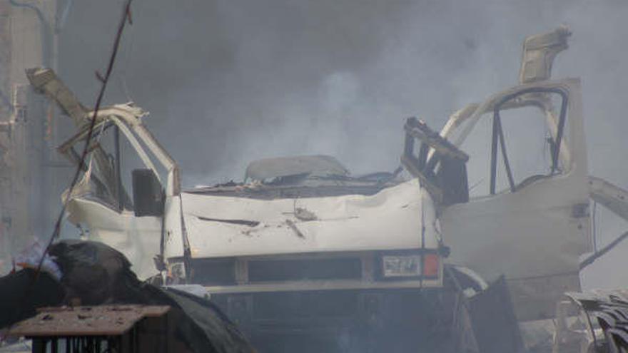 La furgoneta con material pirotécnico que explotó en la falla Azcárraga en 2007.