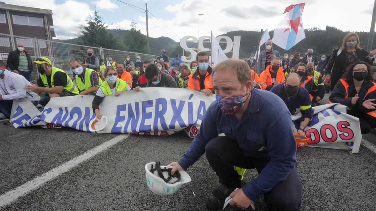 El presidente del Comité de Empresa de Alcoa, José Antonio Zan, durante una manifestación.