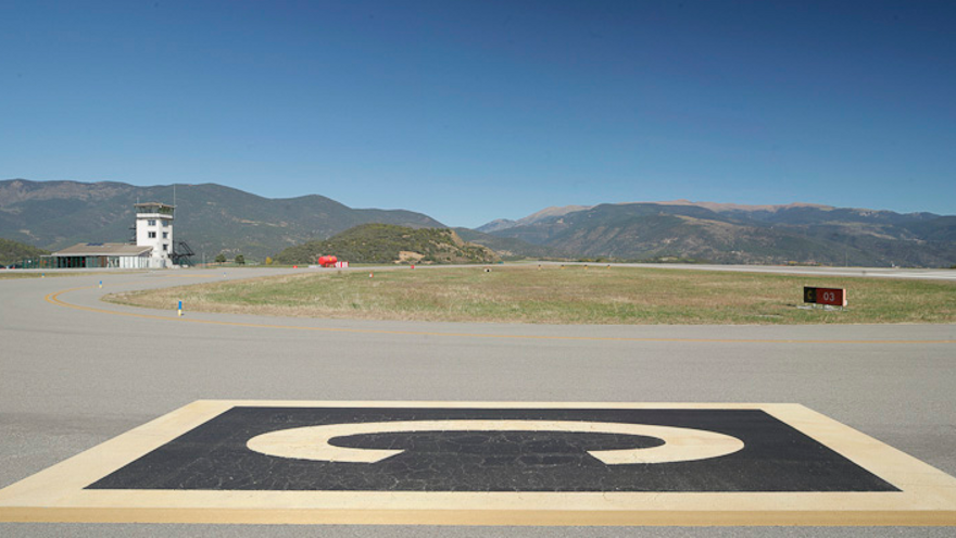 Pista de l&#039;aeroport de la Seu amb el nou sistema instal·lat