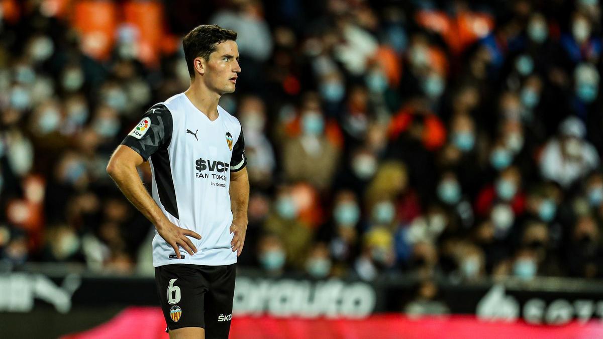 Hugo Guillamón, durante un encuentro en Mestalla.