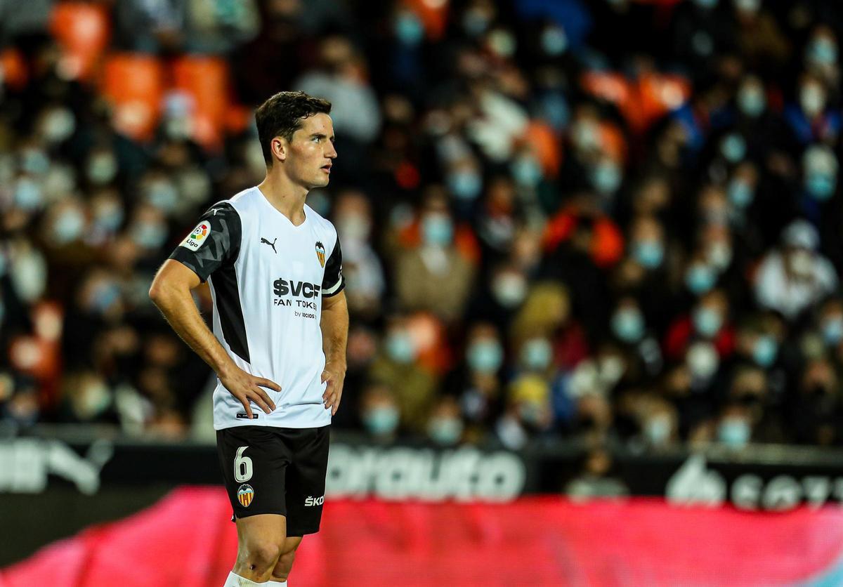 Hugo Guillamón, durante un encuentro en Mestalla.