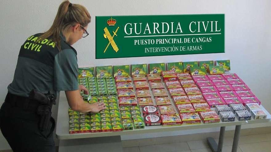 Cajas de petardos incautados por su venta ilegal en Moaña. // Guardia Civil