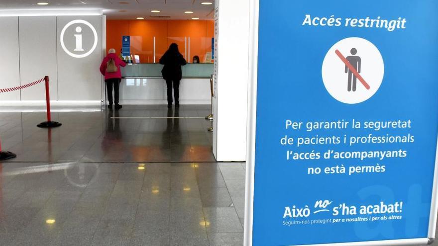 Taulell d&#039;atenció als usuaris a la planta zero de les instal·lacions hospitalàries