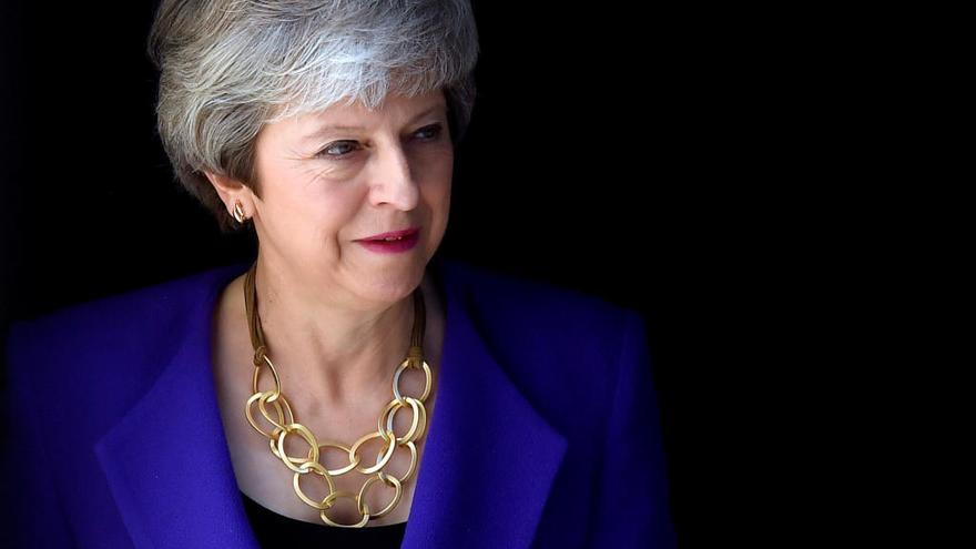 May retrasa la ley del Brexit entre presiones de dimisión