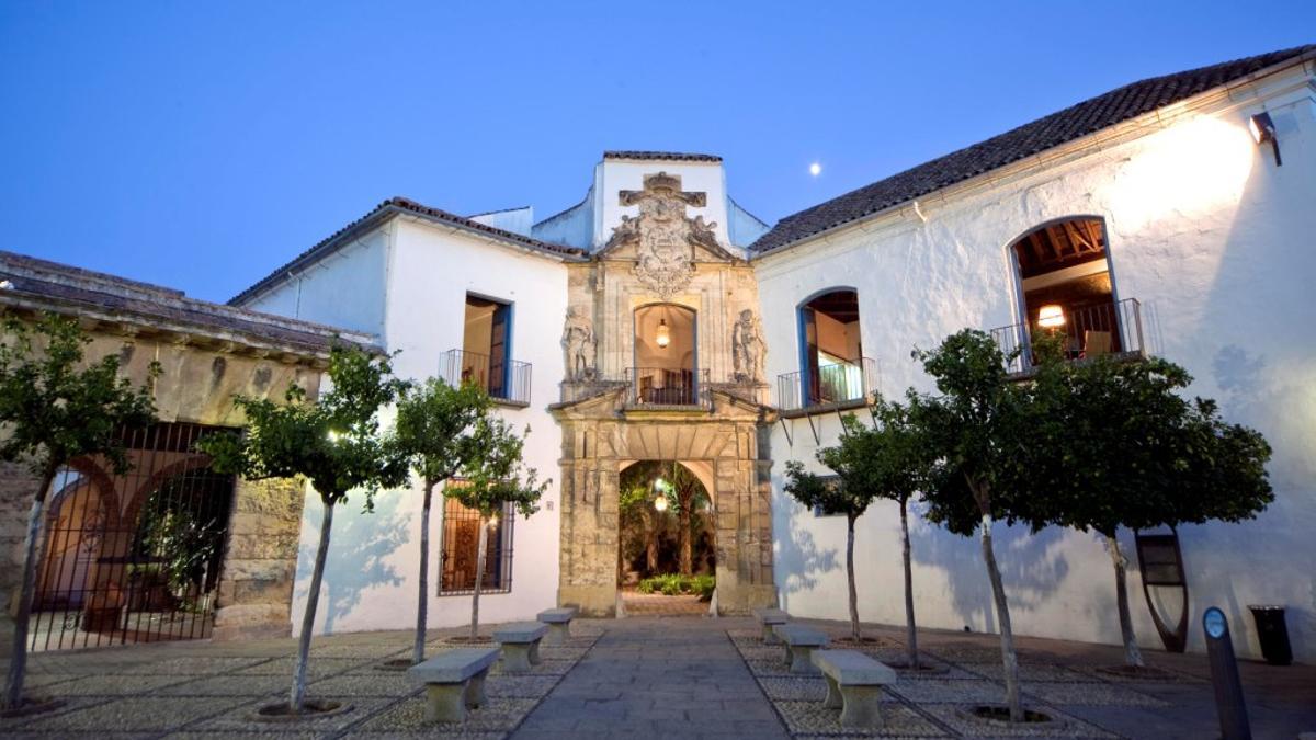 Fachada principal del Palacio de Viana, que gestiona la Fundación Cajasur.