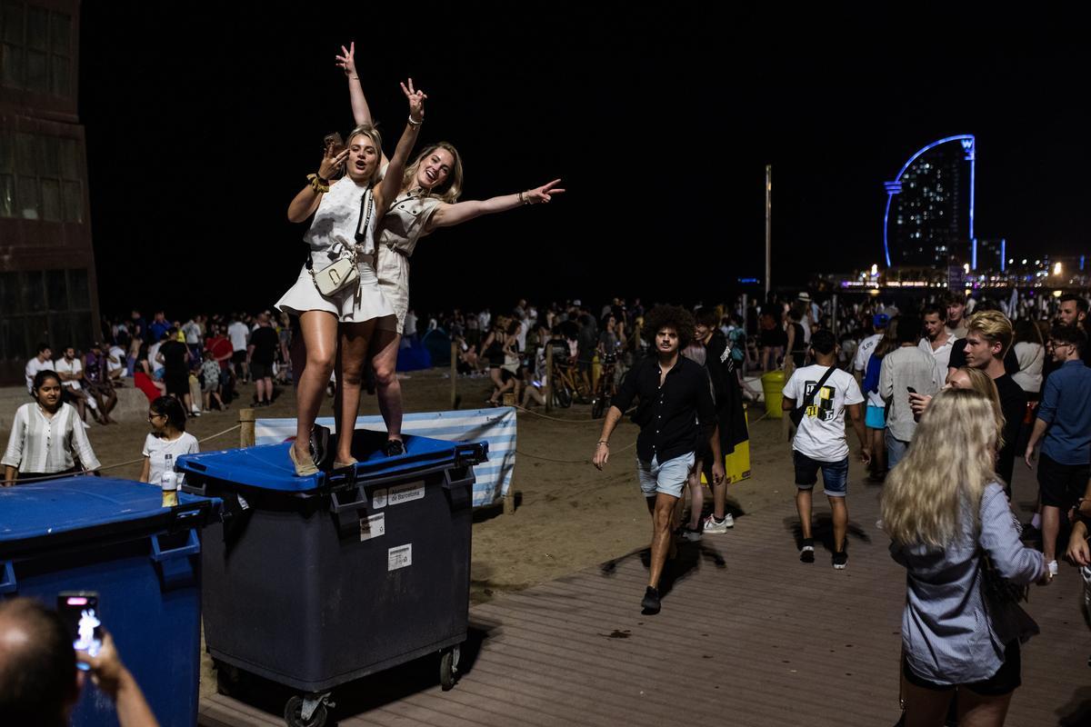 La verbena regresa a la playa en Barcelona