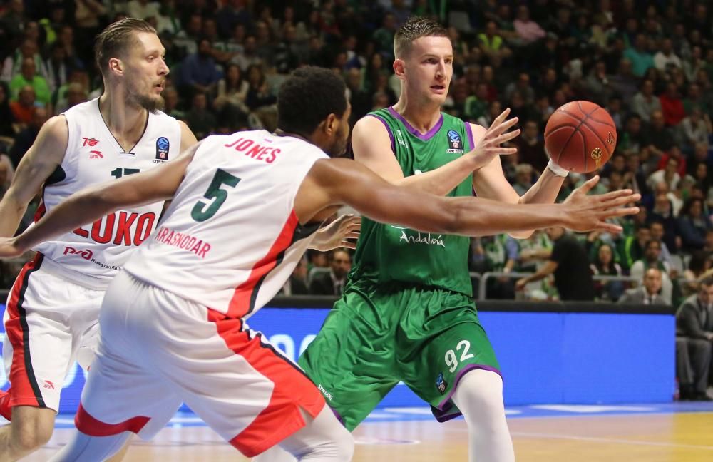 El conjunto verde se lleva el segundo partido de la serie semifinal y se mete en la gran final por la vía rápida ante un Carpena entregado.