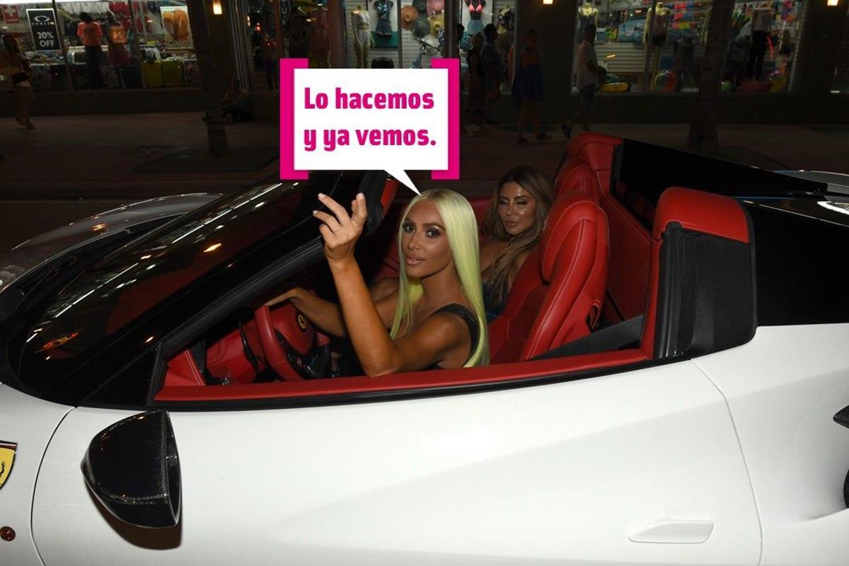 Kim Kardashian sale de fiesta con una amiga