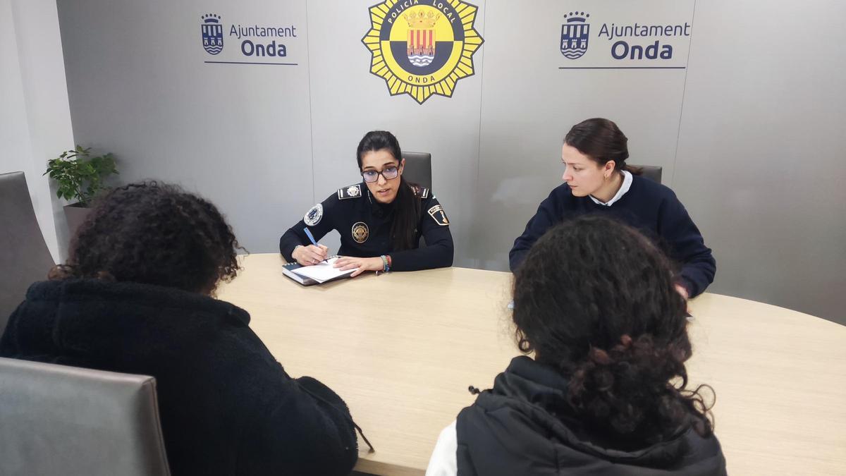 Las autoridades se movilizan de inmediato para encontrar a las menores a la mayor brevedad.