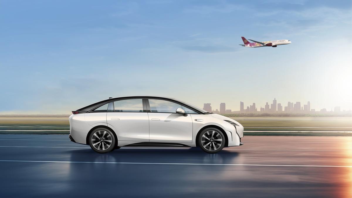 El modelo 'Juneyao Air', el primer vehículo eléctrico desarrollado por Juneyao Auto, una división del Grupo Juneyao.