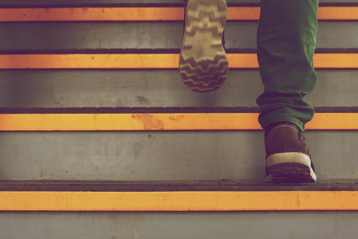 Subir escaleras: una clave para mejorar la salud cardiovascular con tan solo 50 pasos.