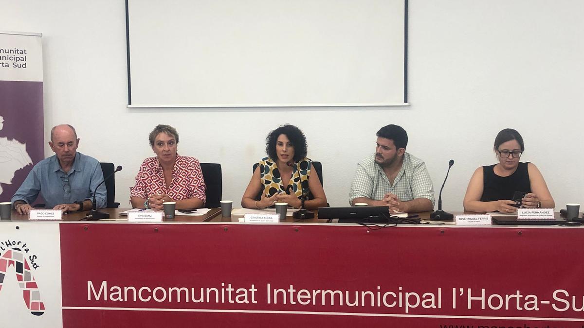 Alcaldes y alcaldesas esta mañana en la Mancomunitat de l'Horta Sud.