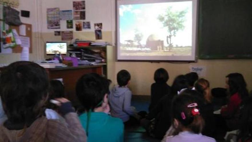 Cine para reclamar un colegio en Campos