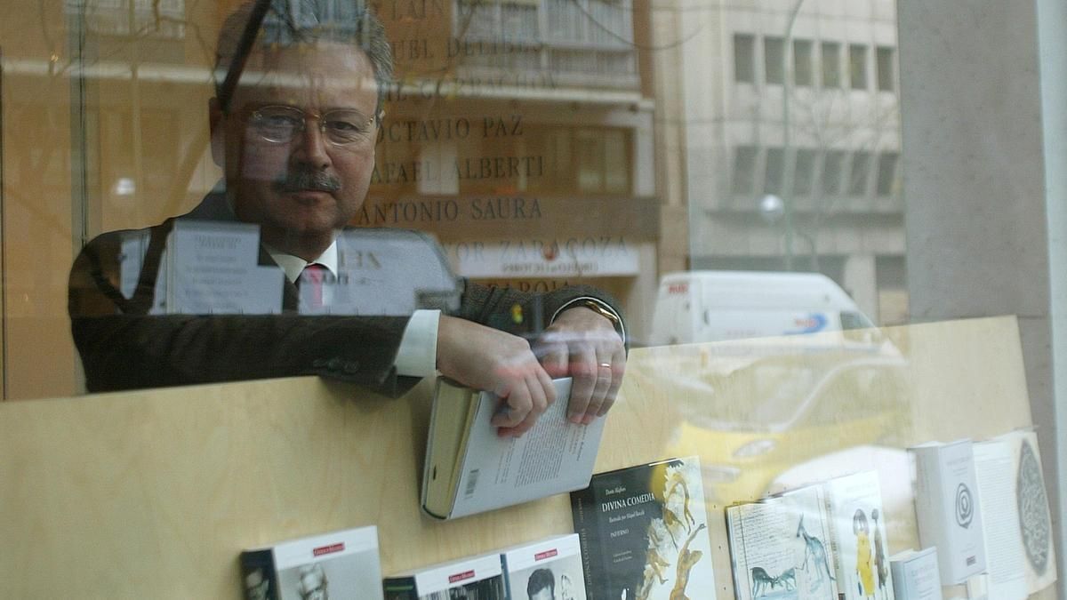 El poeta y escritor canario Andrés Sánchez Robayna durante la presentación de su último trabajo literario.