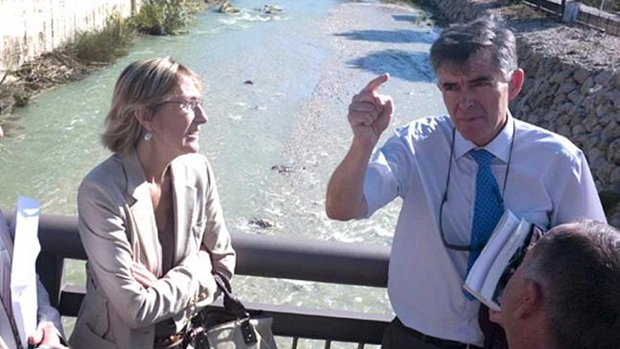 El alcalde del Verger y el director general del Agua visitaron el tramo del río de la balsa de Santonja