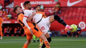 El Sevilla gana al Valencia y no se rinde por LaLiga: el resumen del partido