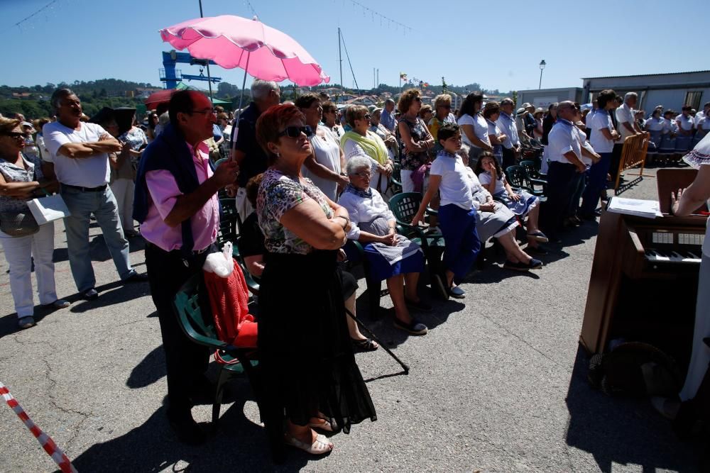 Misa y procesión del Carmen en Luanco