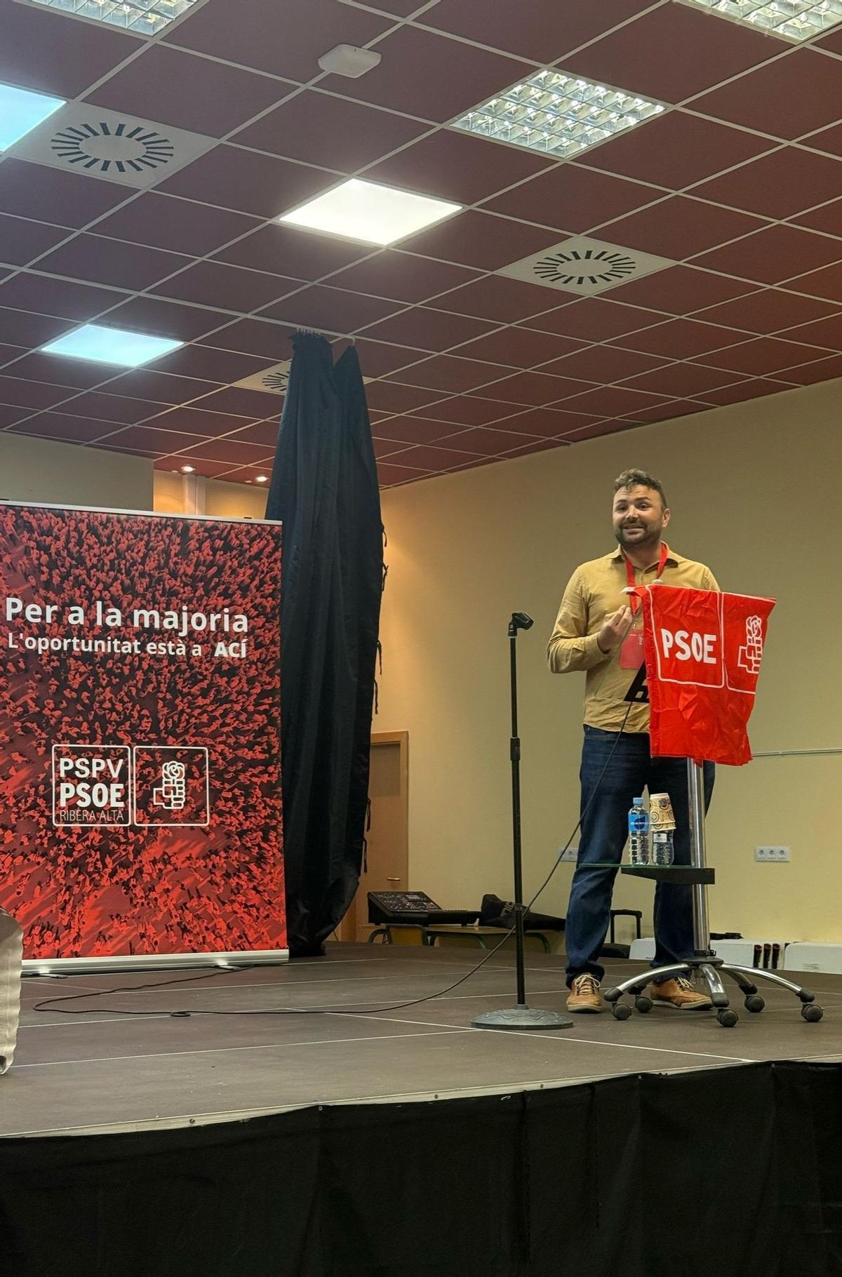 Carles Arques, durante su despedida en el comité comarcal celebrado la semana pasada en Senyera.
