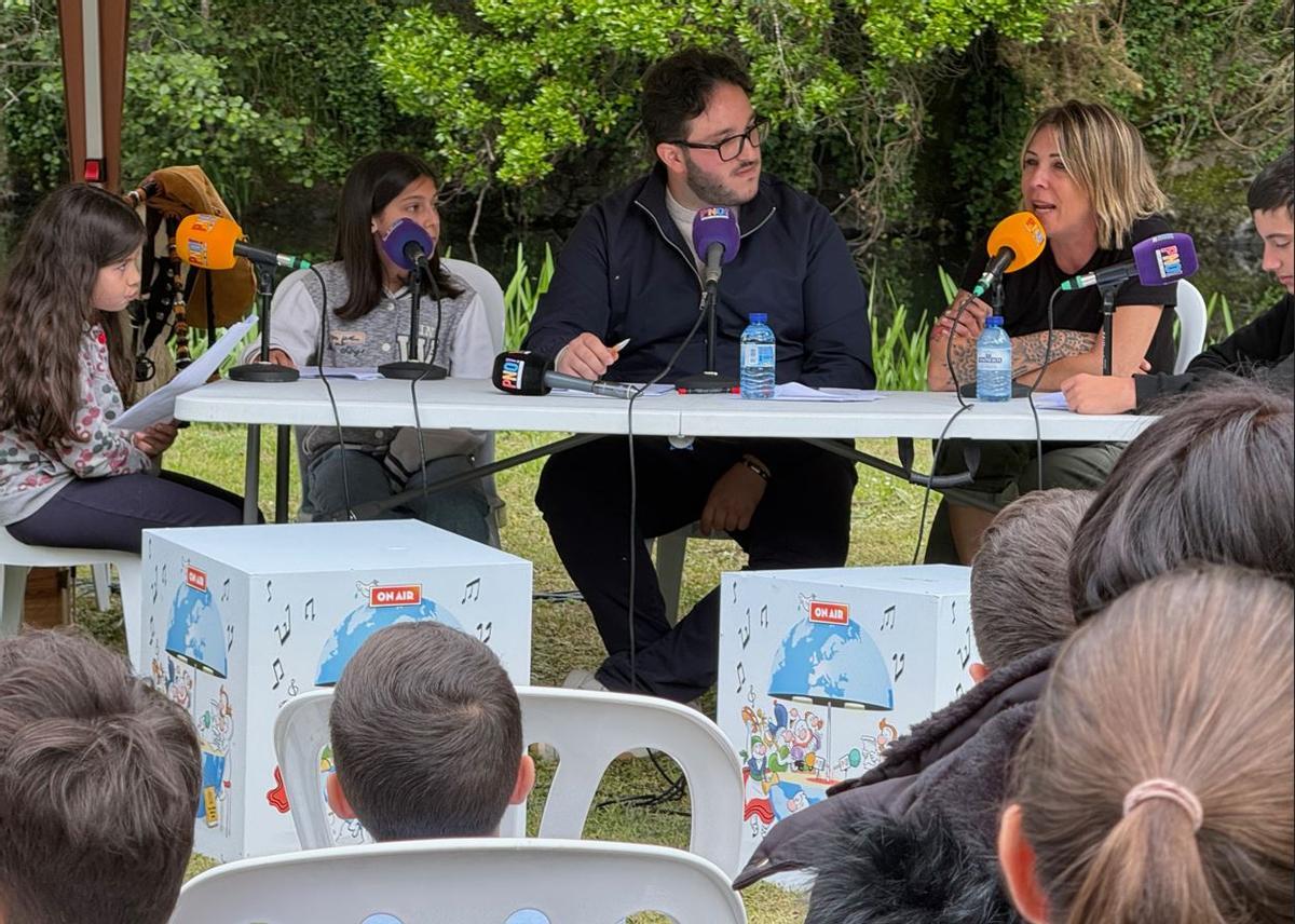 Radiovisual celebrado en Ribeira de Piquín con Susana Seivane.