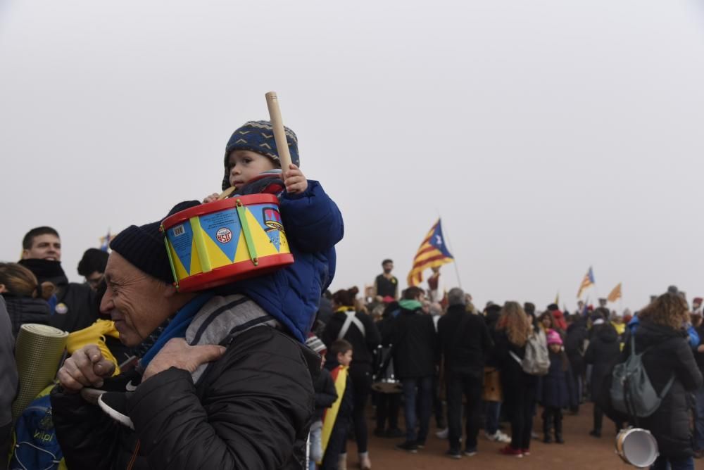 Lledoners s'omple de gegants i gegantons en una trobada inèdita