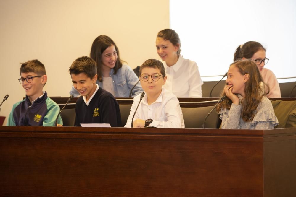 Estudiantes de Sada piden retrasar el encendido navideño para ahorrar energía.