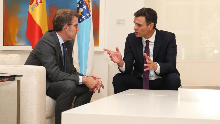 Primera reunión de Feijóo y Pedro Sánchez en la Moncloa, esta tarde. // EP