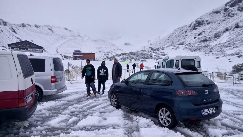 La nieve cubre las cumbres asturianas