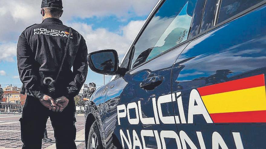 Un agente de la Policía Nacional.