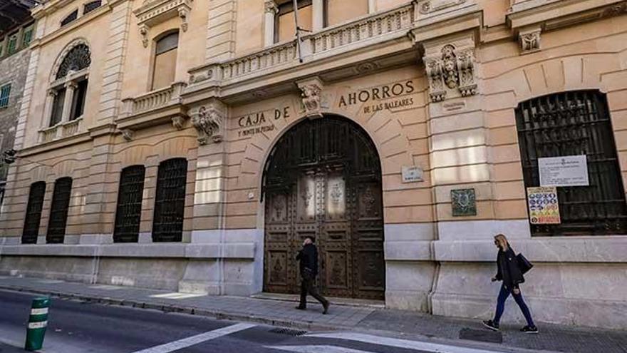 Piden que se rastreen los fondos sacados de España