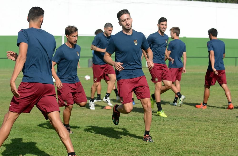 El Pontevedra prepara el derbi ante el Celta B