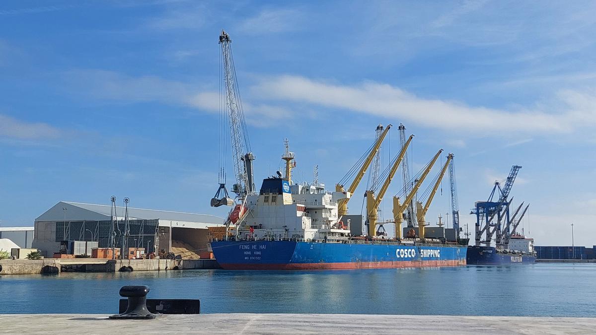 PortCastelló crece un 26,8% en octubre impulsado por el tráfico de graneles