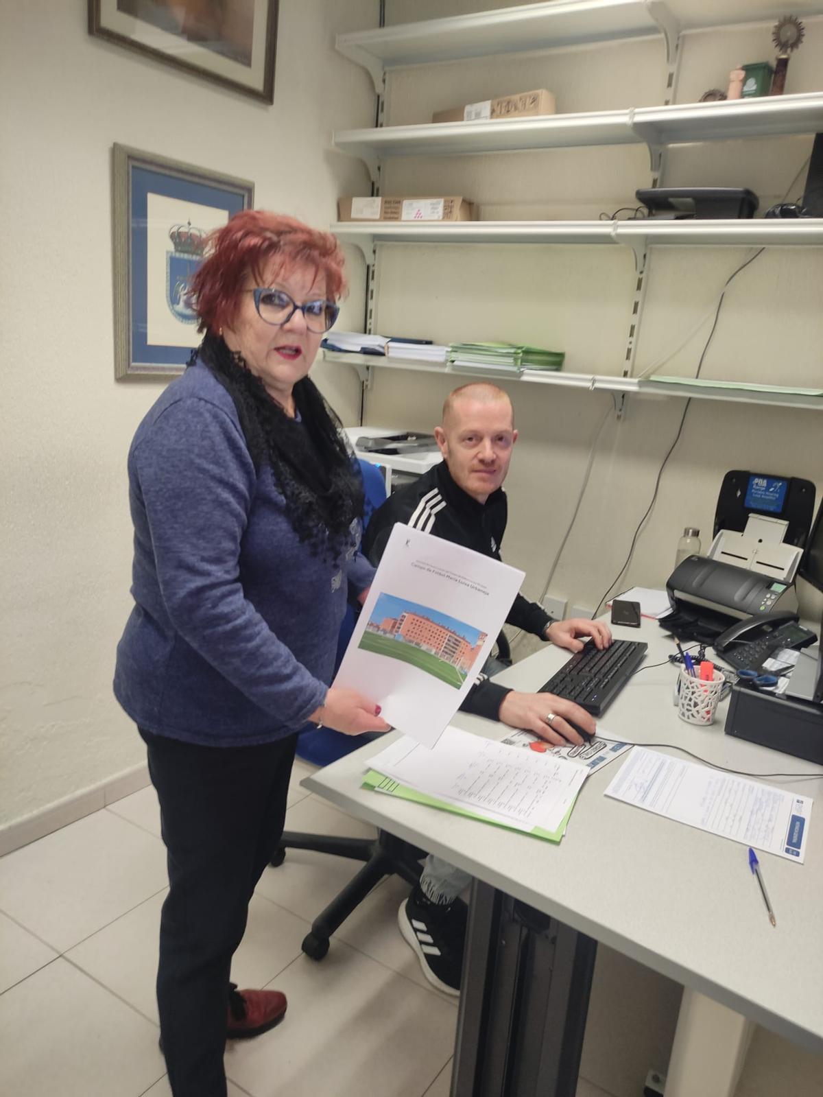 Maite Orozco, alcaldesa del barrio, en el registro del Ayuntamiento.