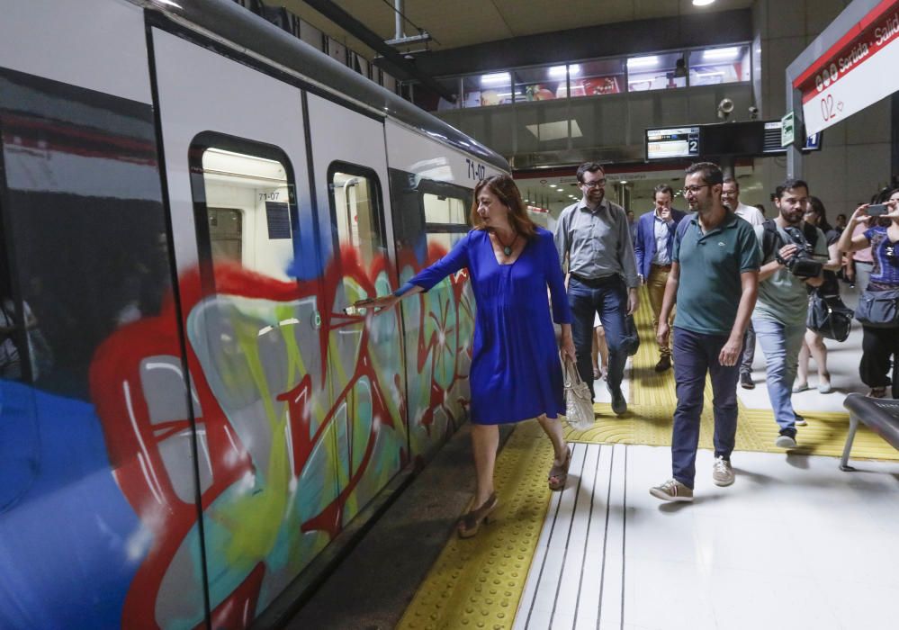 Las autoridades usan la tarjeta ciudadana para acceder al metro