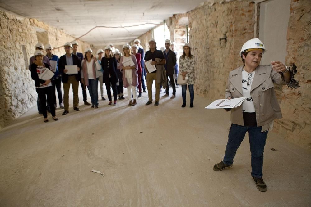 Visita de la alcaldesa de Gijón y los portavoces municipales a las obras de Tabacalera