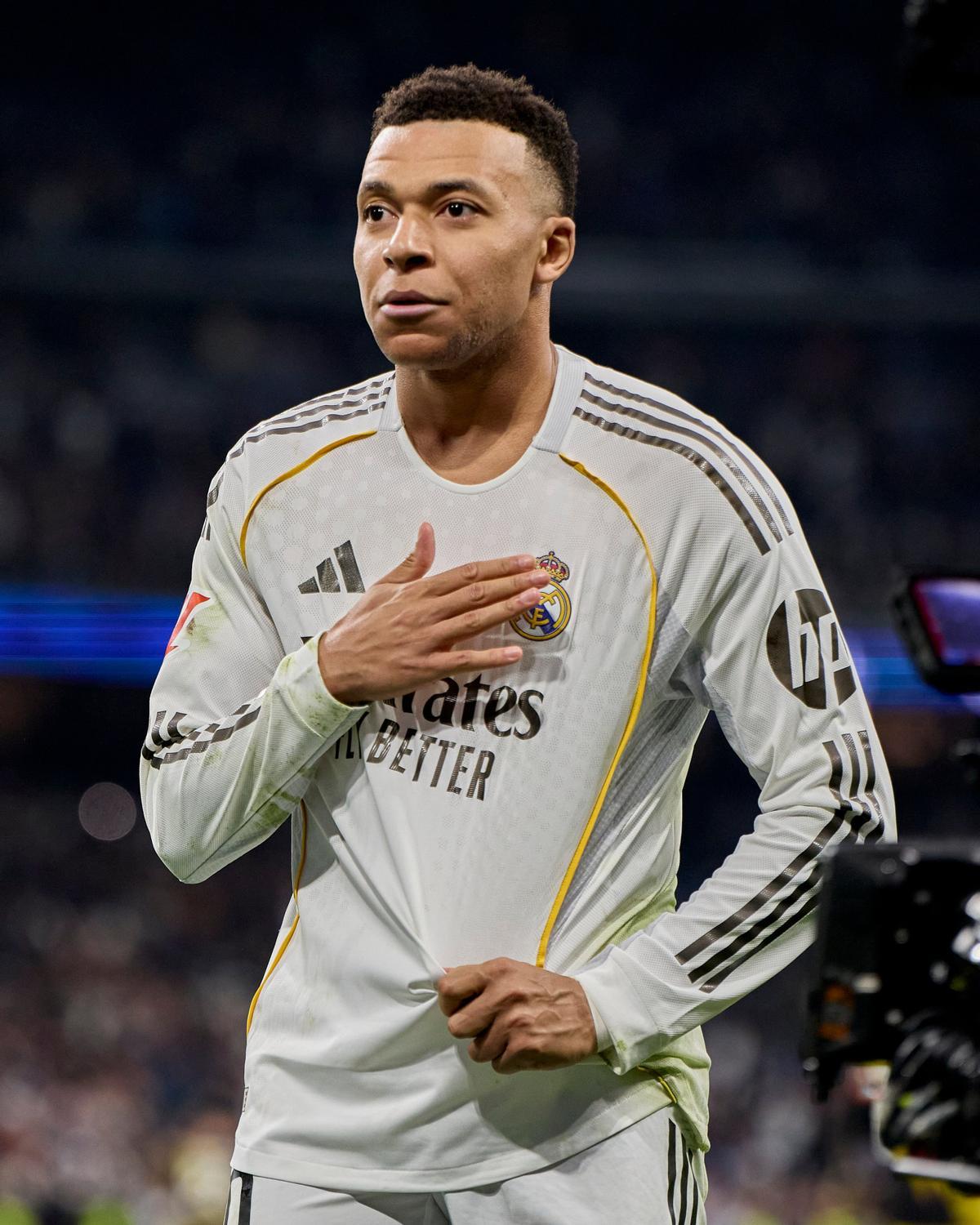 Kylian Mbappé se deja ver junto a Ester Expósito en París