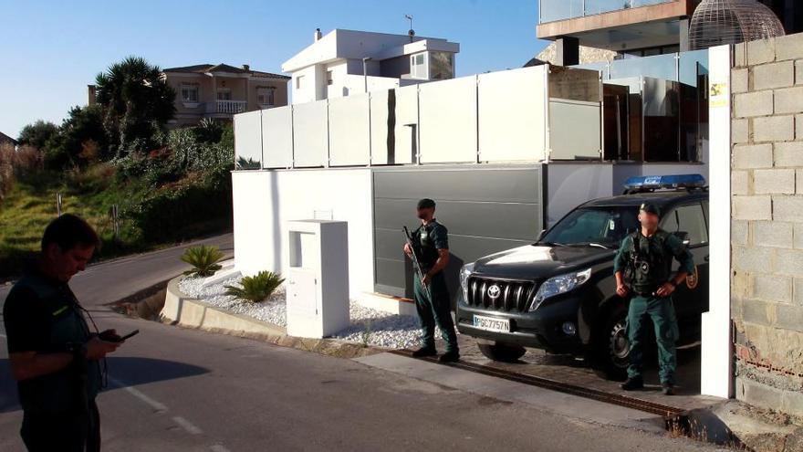 Agentes de la Guardia Civil, en una operación antidroga en Cádiz.