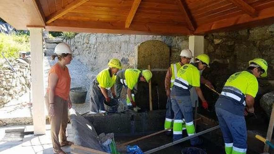 Piñeiro visita los trabajos en un lavadero. // FdV