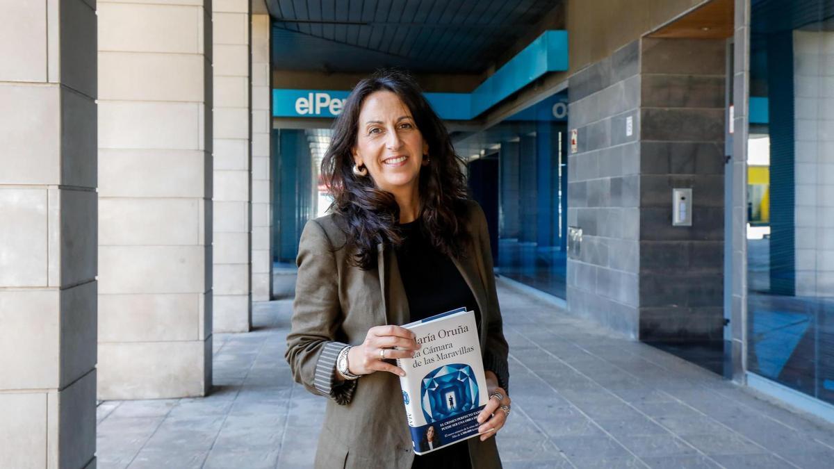 María Oruña, este jueves en la redacción de este diario.