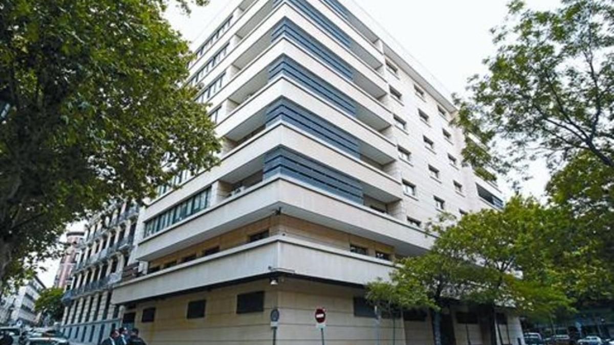 Fachada principal del edificio que alberga la Audiencia Nacional, en la madrileña calle de Génova.