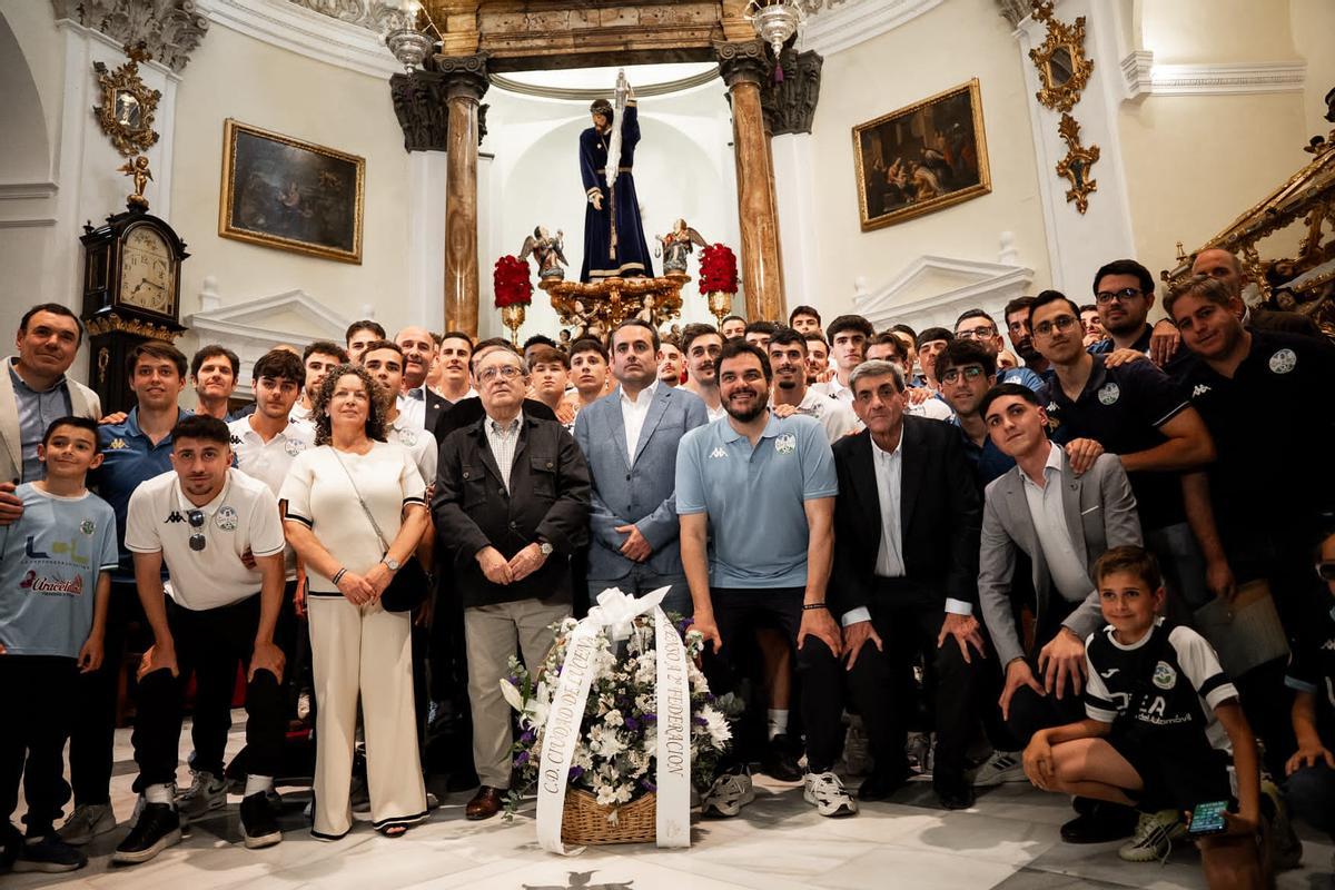 El Ciudad de Lucena, en su ofreda a Jesús Nazareno, la primera parada de su segundo día de celebración.