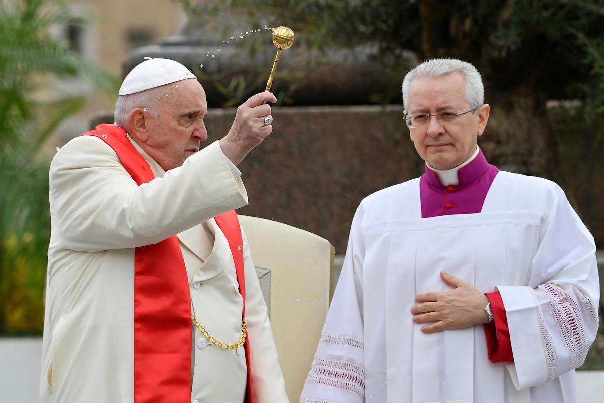 El Papa Francisco asiste a la Misa del Domingo de Ramos