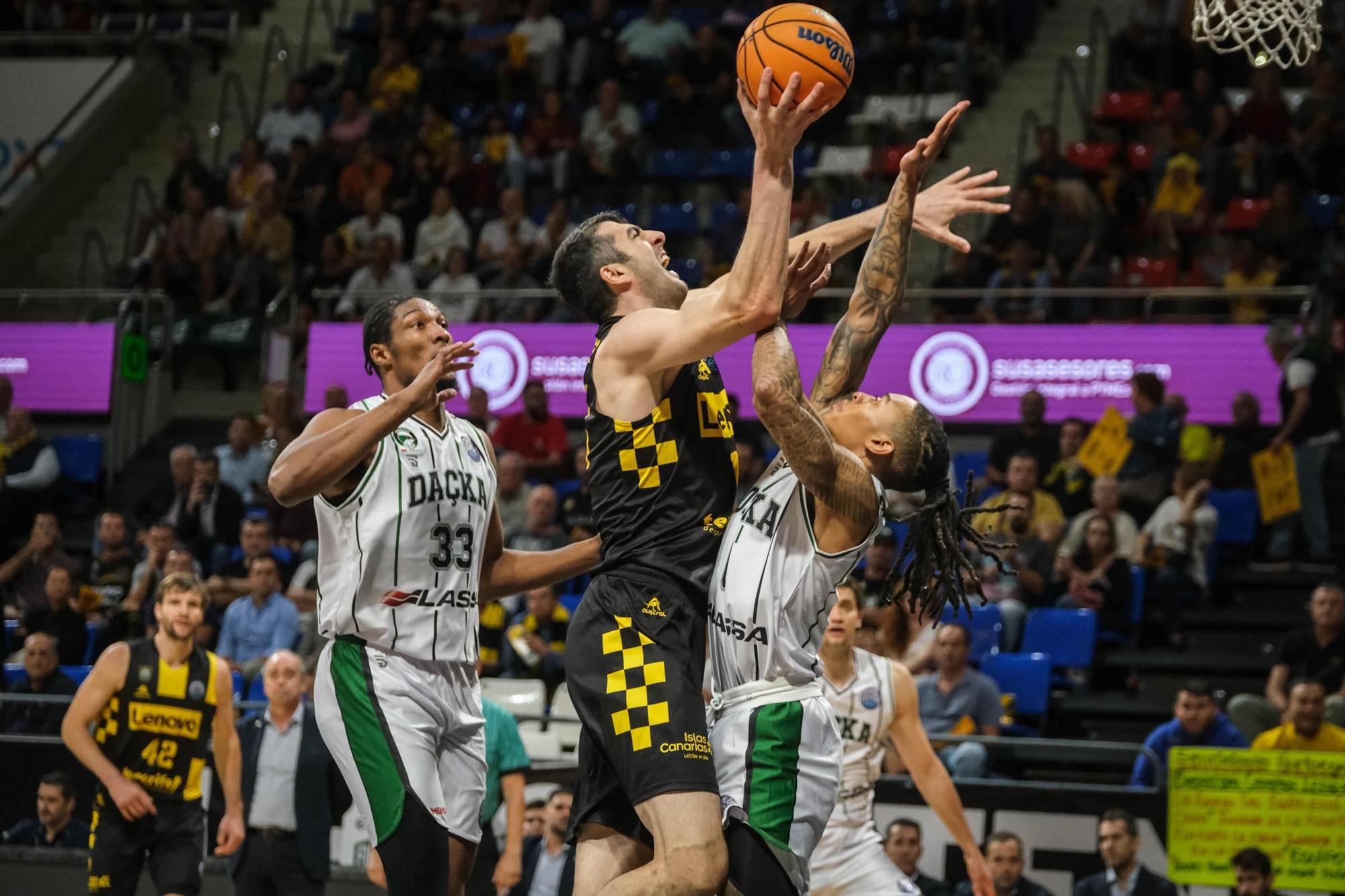 Partido Lenovo Tenerife - Darussafaka, en imágenes