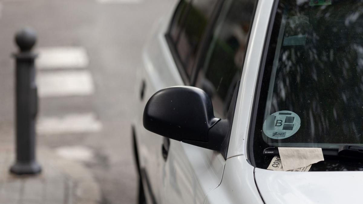 Bajada obligatoria a 30 kilómetros por hora para circular desde este 1 de agosto para los coches: se confirma el adiós a los vehículos con etiquetas B y C
