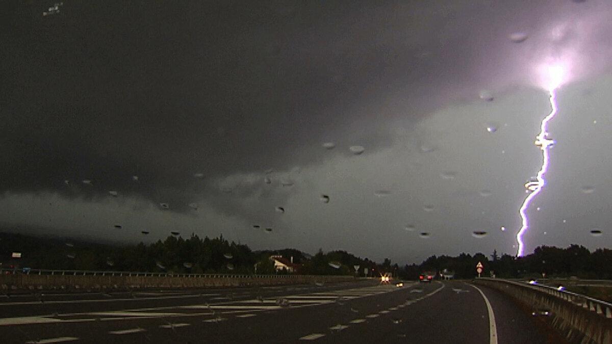 Midday Cloud Surge Triggers Intense Localized Thunderstorms