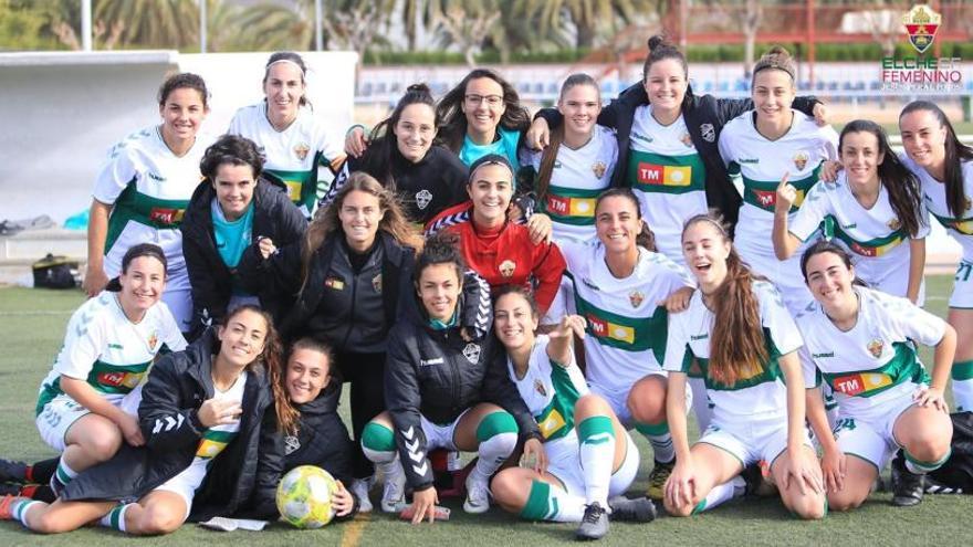 Las jugadoras del Elche Femenino celebran la victoria frente al Murcia Féminas