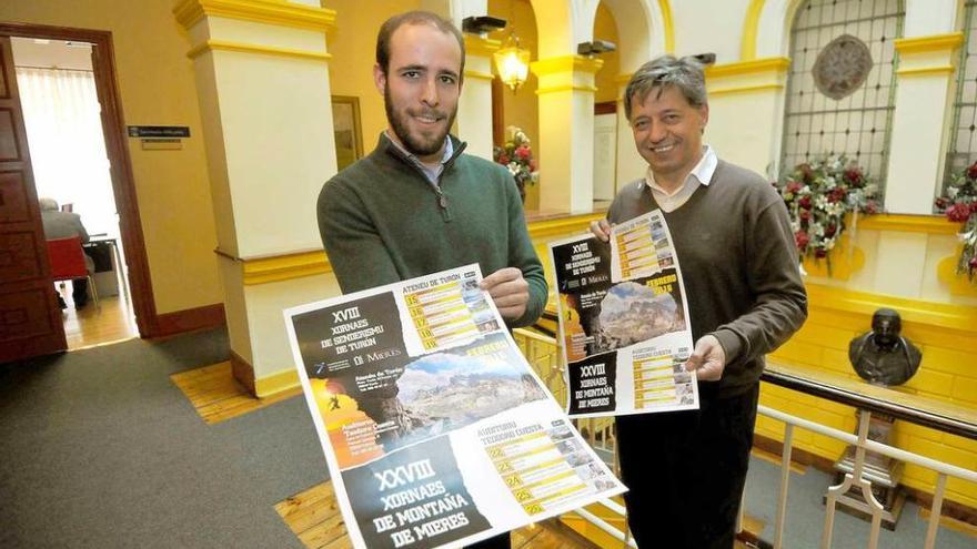 Saúl Martín e Ismael María González, ayer, en el Ayuntamiento.