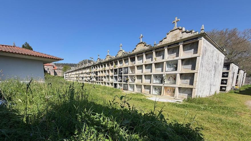 El Concello aplicará multas al promotor del cementerio privado de Darbo si no lo limpia ya