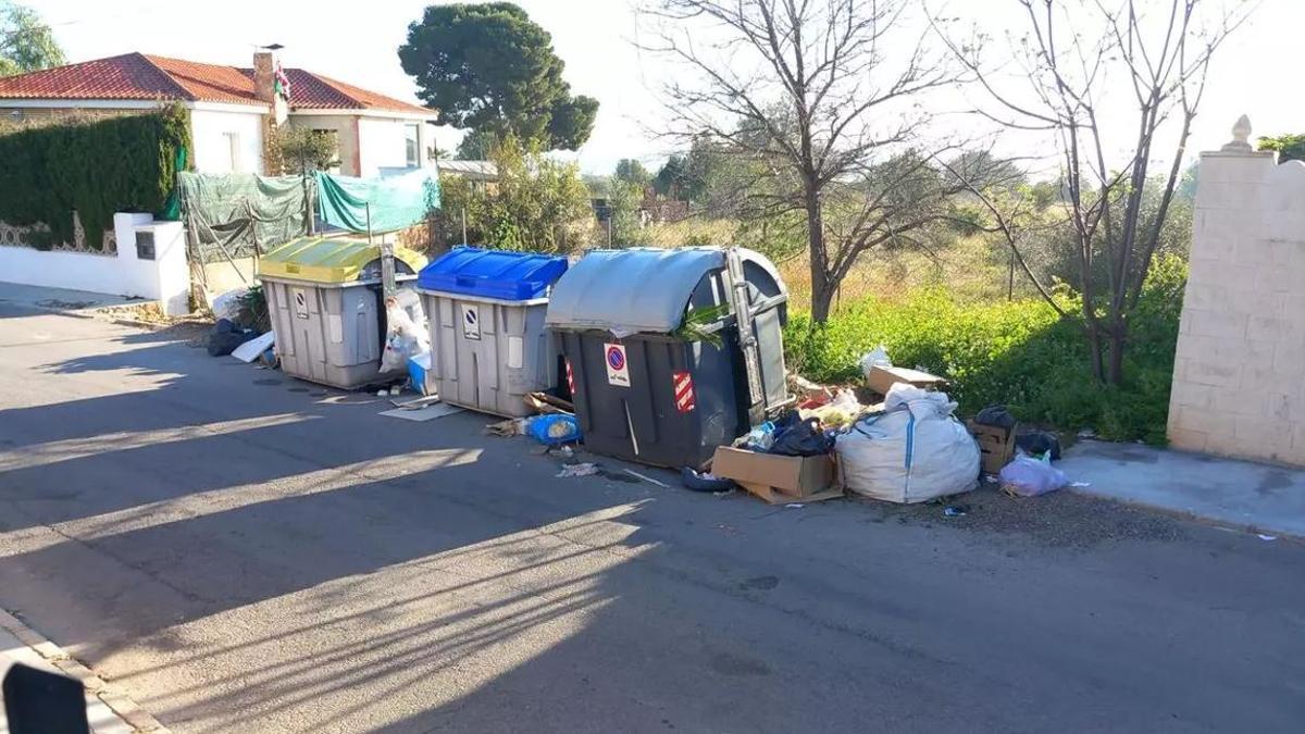 Contenedores en la zona de Calicanto.